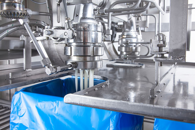 Figure 2: After the last refining step, the oil is filled into different containers according to customer requirements