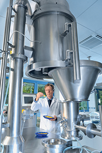 Customised contract manufacturing of powdered products